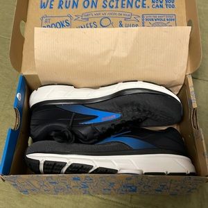 Brooks Dyad 11, Men’s size 7.5 wide in black